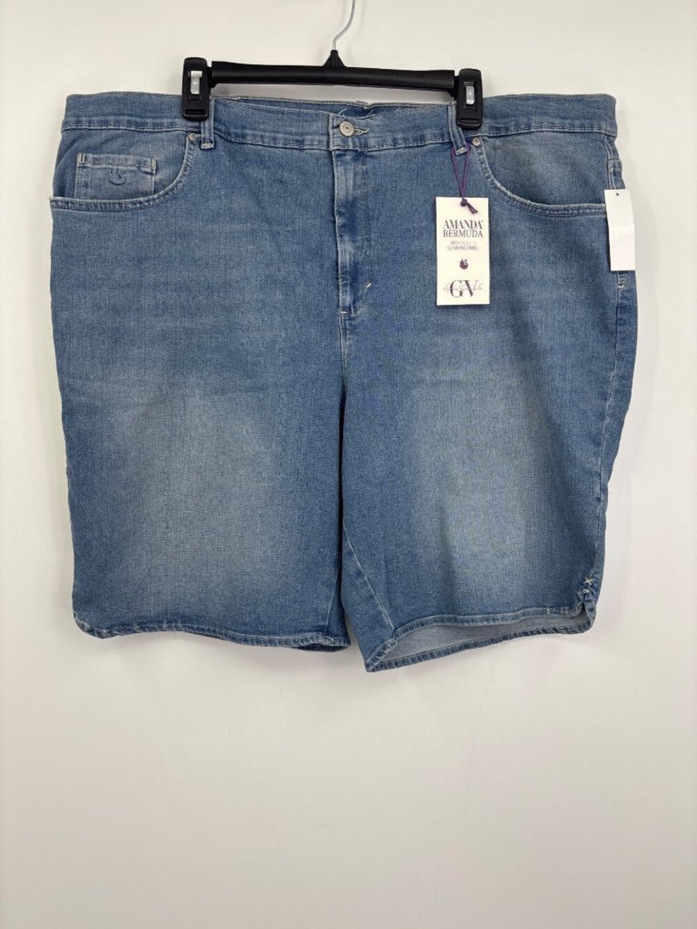 Gloria Vanderbilt Amanda Slimming Bermuda Denim Jean Short Size 26W NEW